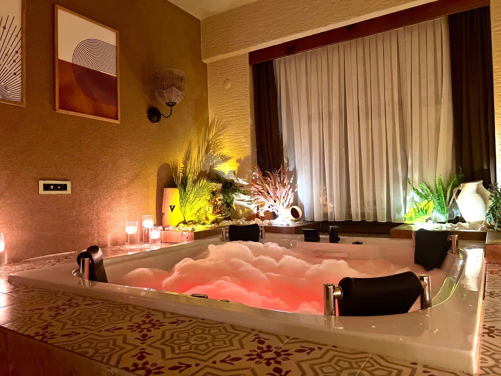 Jakuzili Balayı Odası